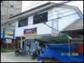 Weekender Travel Agency, Seitenansicht vom Centrum aus gesehen